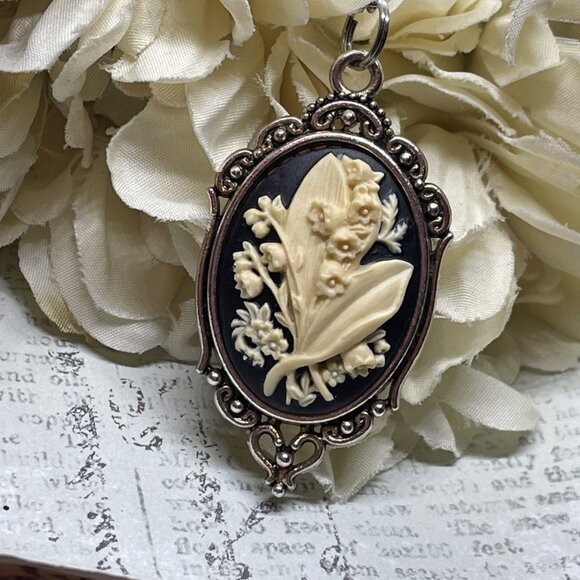 SILVER Black Lily the Valley Cameo Summer Pendant Necklace Charm Wedding Gift - Picture 4 of 8